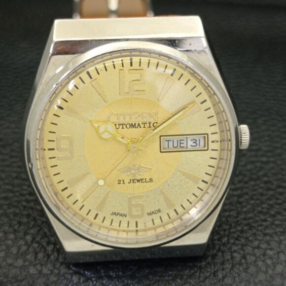 Vintage 1980 Citizen Automatic Mens Silver Watch W/daydate & Gold accents - Picture 3 of 7